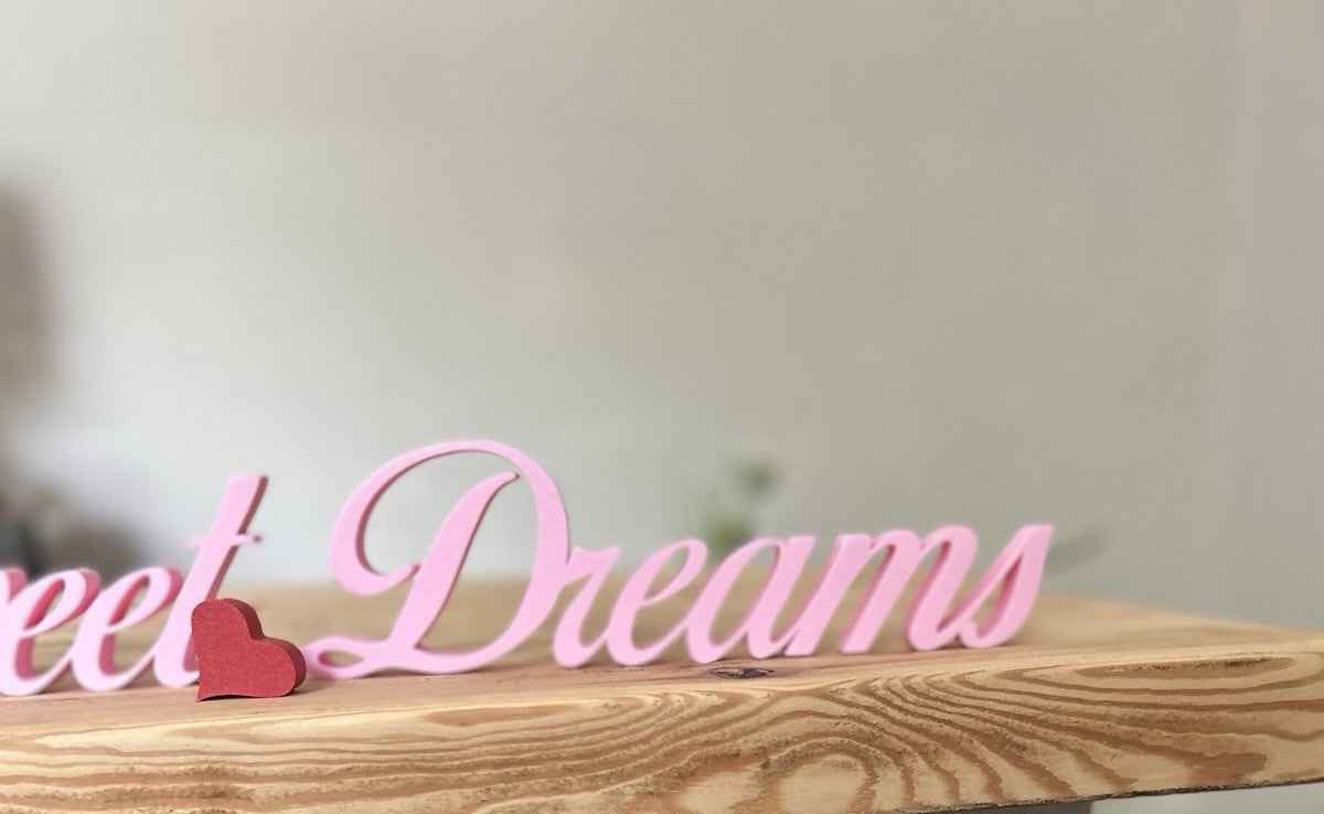 Sweet Dreams Sign Freestanding Gift for Home Decor Bedroom Ornament Decoration